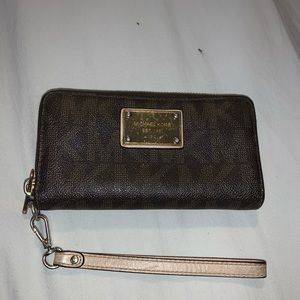 Michael Kors wristlet